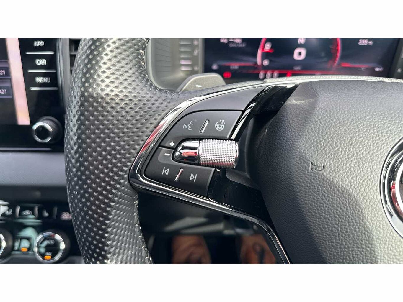 SKODA Karoq SUV 2.0 TSI (190ps) 4X4 SportLine DSG