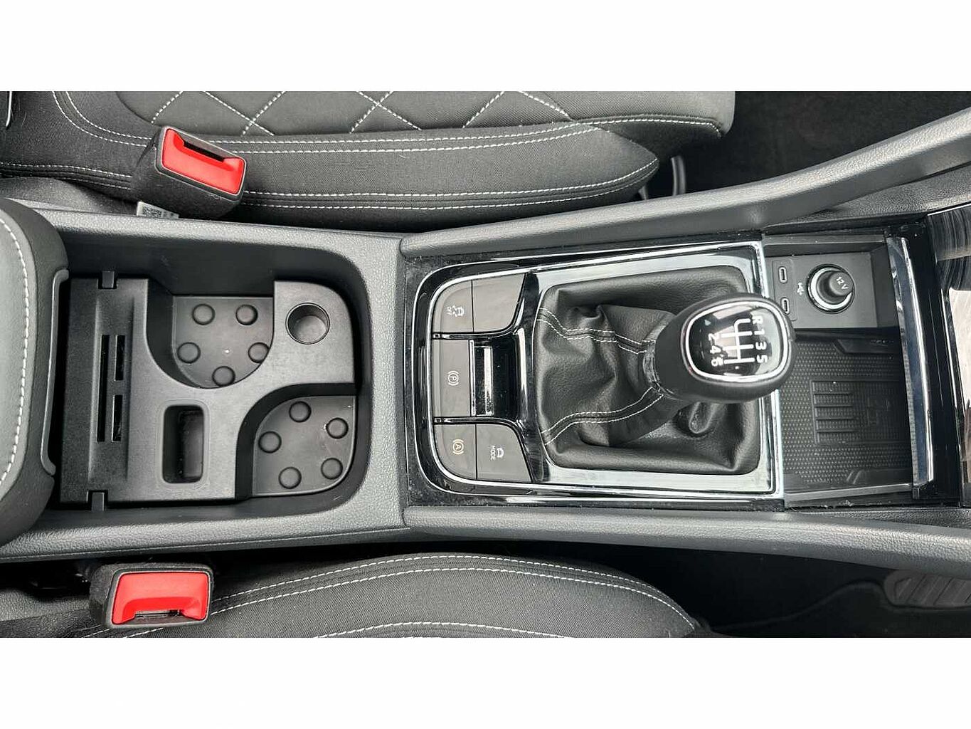 SKODA KAROQ 1.5 TSI Sportline 5dr