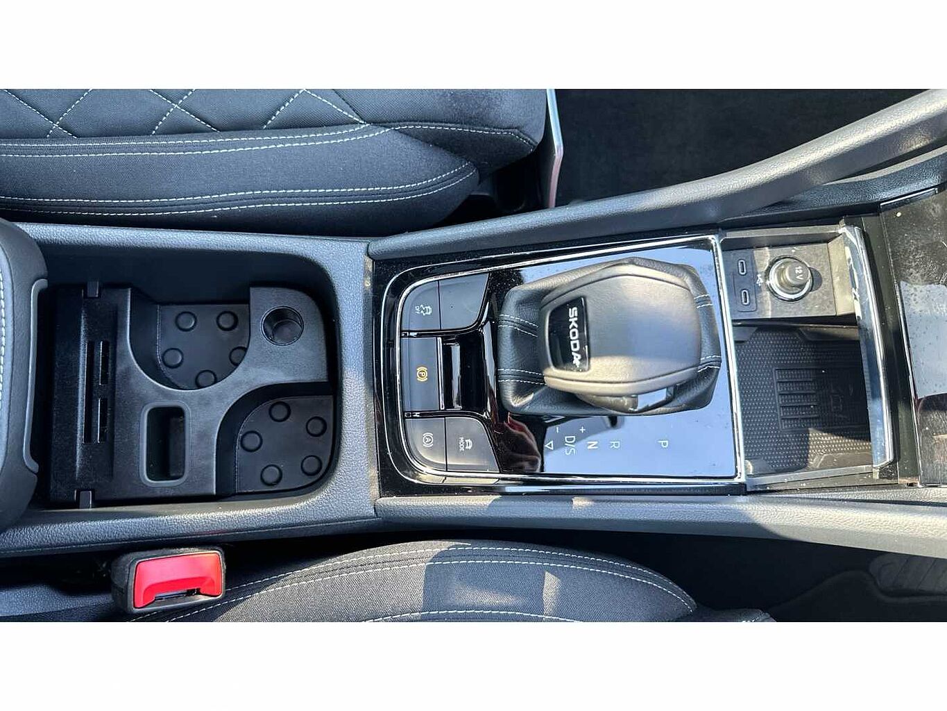 SKODA Karoq SUV 1.5 TSI (150ps) SportLine ACT