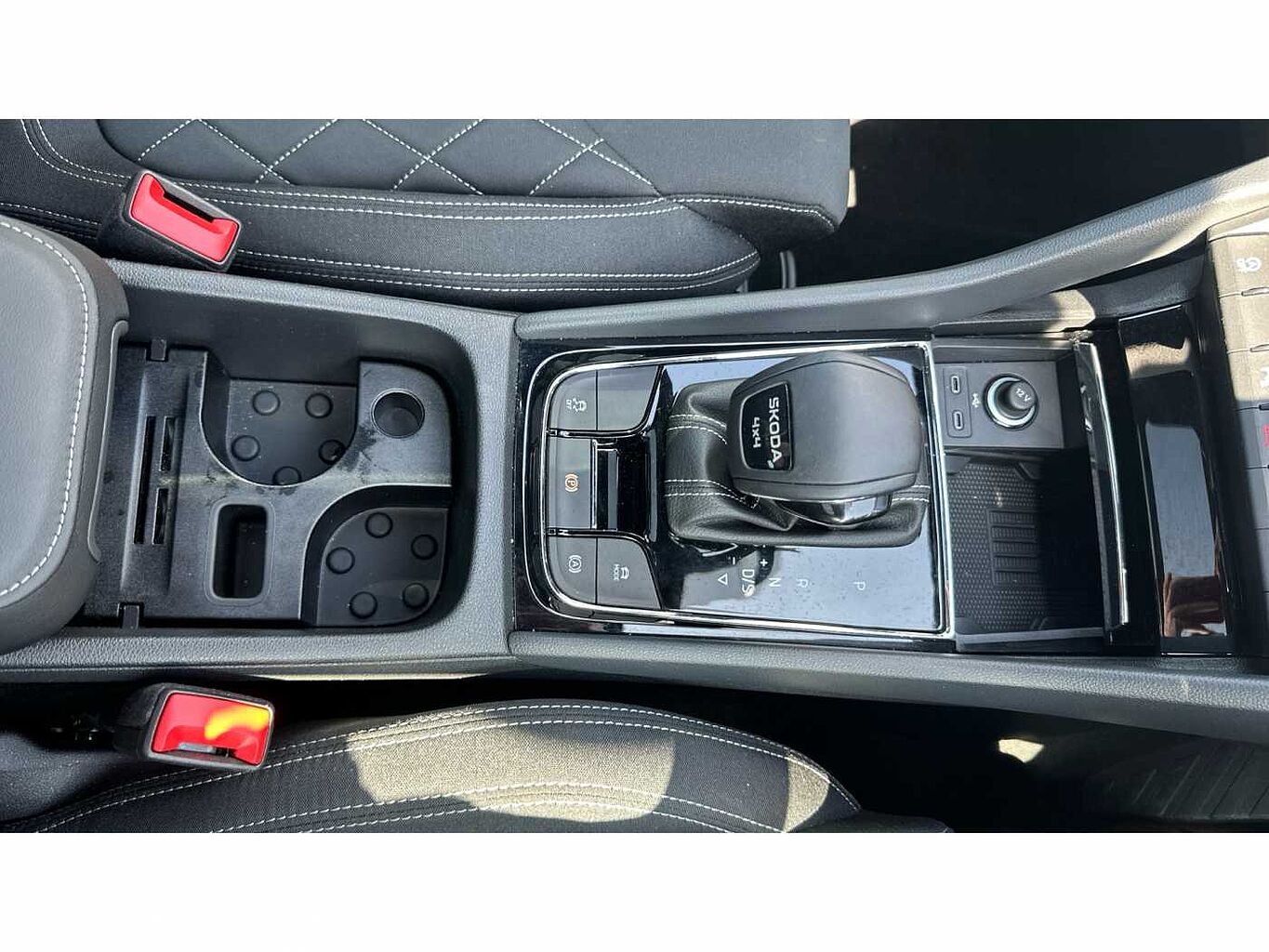 SKODA Karoq SUV 2.0 TSI (190ps) 4X4 SportLine DSG